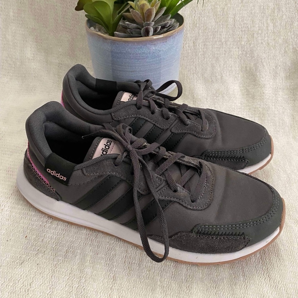 Adidas Sneakers